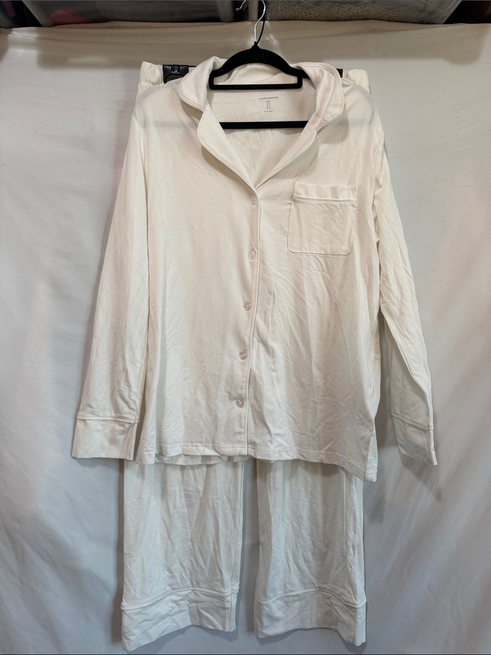 Amazon Essentials Women's Cream Button-Up Pajama Set